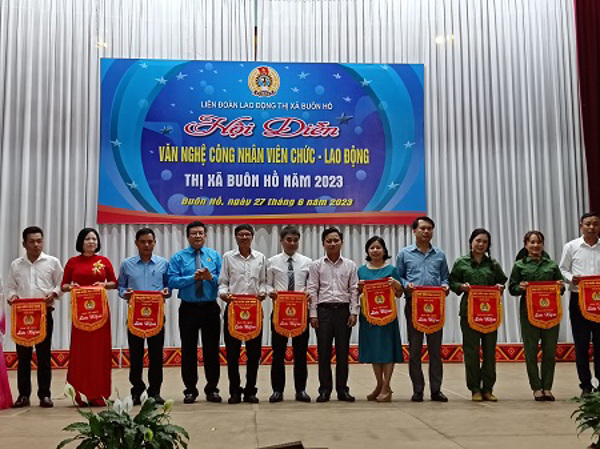 LĐLĐ thị xã Buôn Hồ tổ chức Hội diễn văn nghệ chào mừng Đại hội Công đoàn Buôn Hồ lần thứ IV, nhiệm kỳ 2023-2028